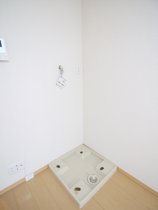 物件内観写真17　(洗濯機置場)