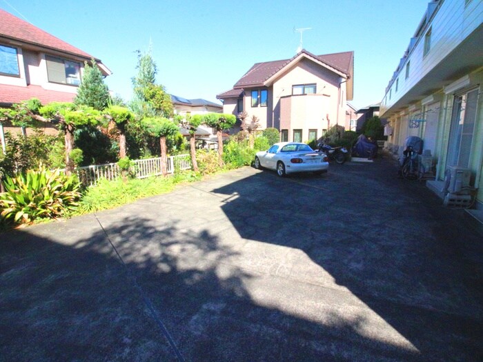 物件外観写真3　(駐車場)