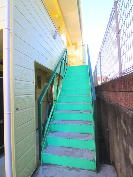 物件外観写真4　(エントランス部分)