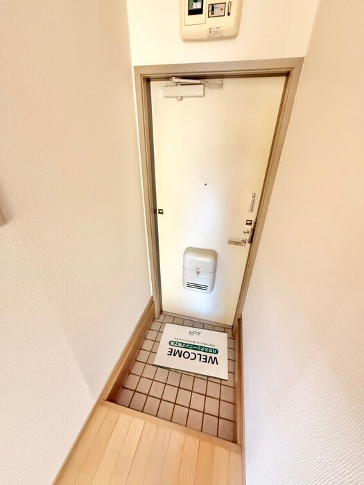 物件内観写真18　(玄関)