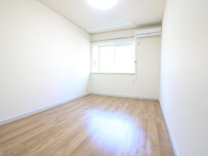 物件内観写真4　(居室)