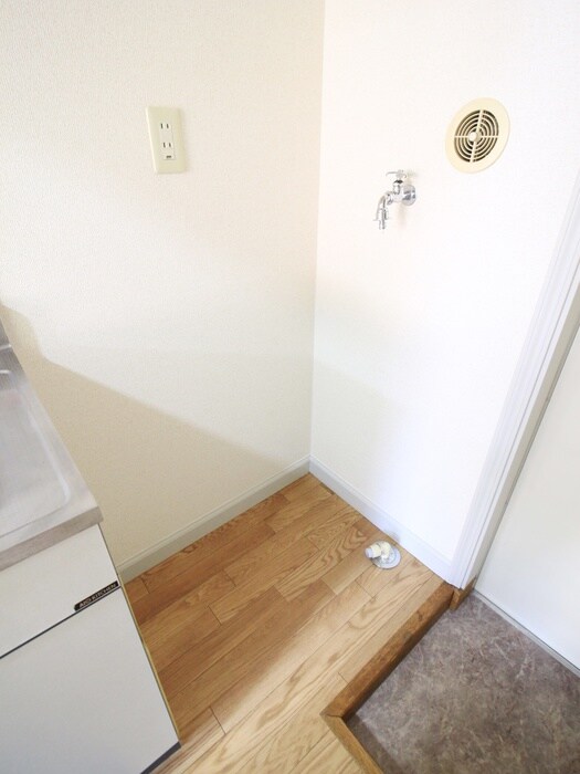 物件内観写真10　(洗濯機置場)