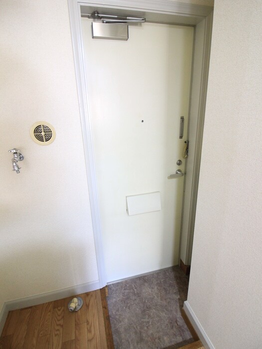 物件内観写真16　(玄関)