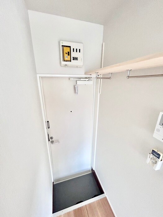 物件内観写真17　(玄関)