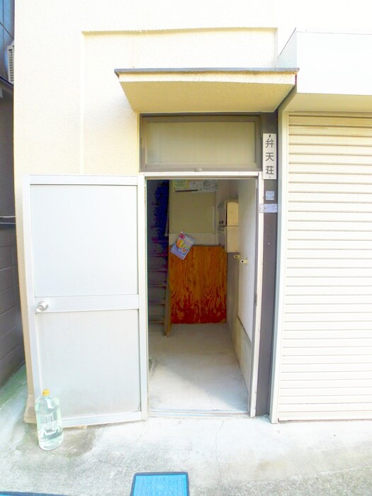 物件外観写真4　(エントランス部分)