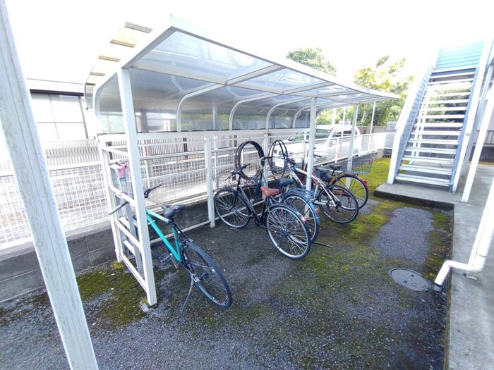 物件外観写真3　(駐輪場)