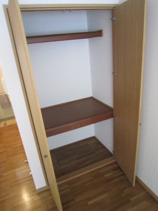 物件内観写真12　(収納)