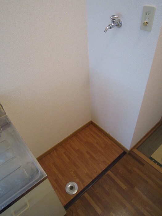 物件内観写真14　(洗濯機置場)