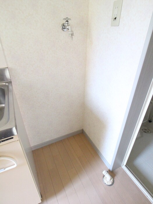 物件内観写真15　(洗濯機置場)