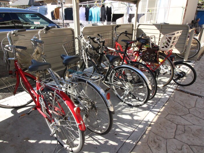 物件外観写真4　(駐輪場)