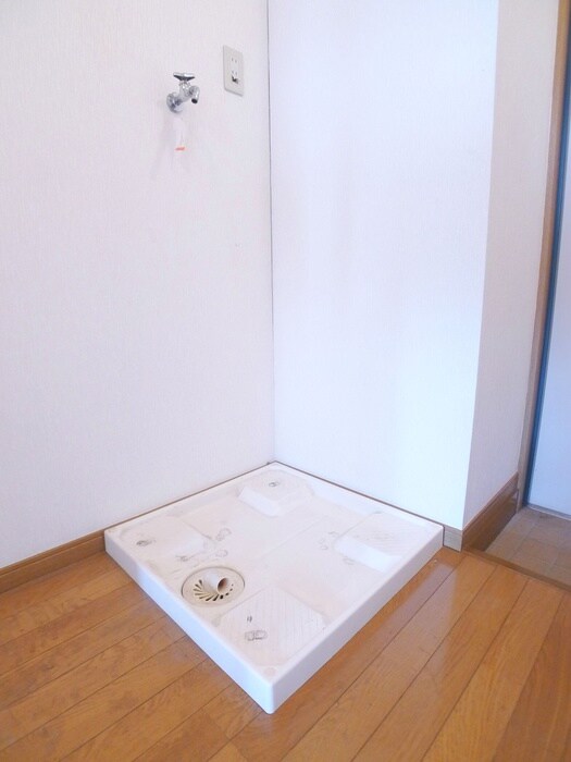 物件内観写真9　(洗濯機置場)