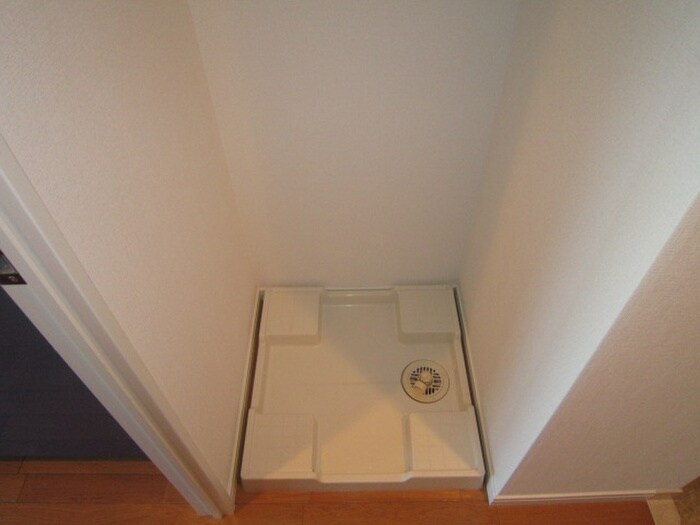 物件内観写真12　(洗濯機置場)