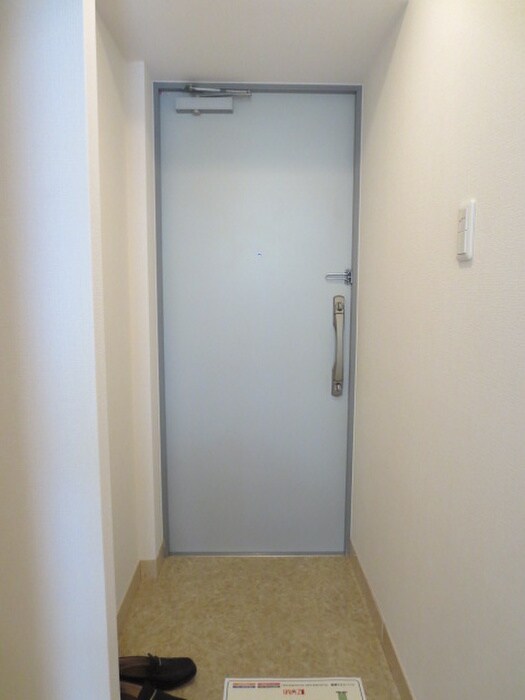 物件内観写真16　(玄関)