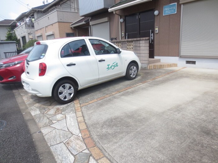 物件外観写真5　(駐車場)