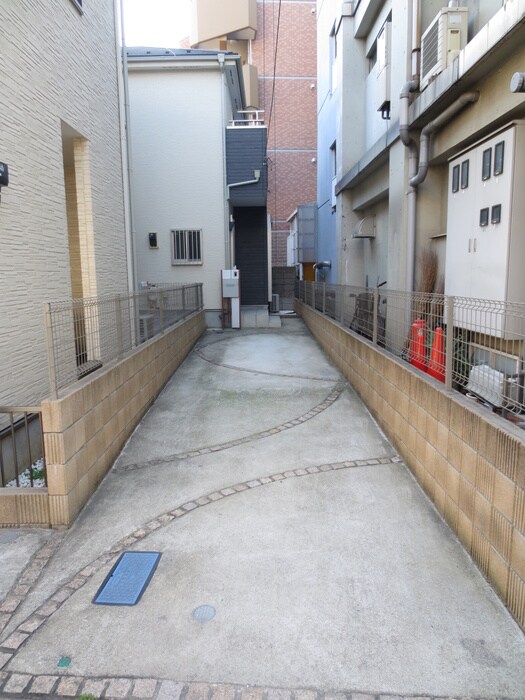 物件外観写真5　(駐車場)