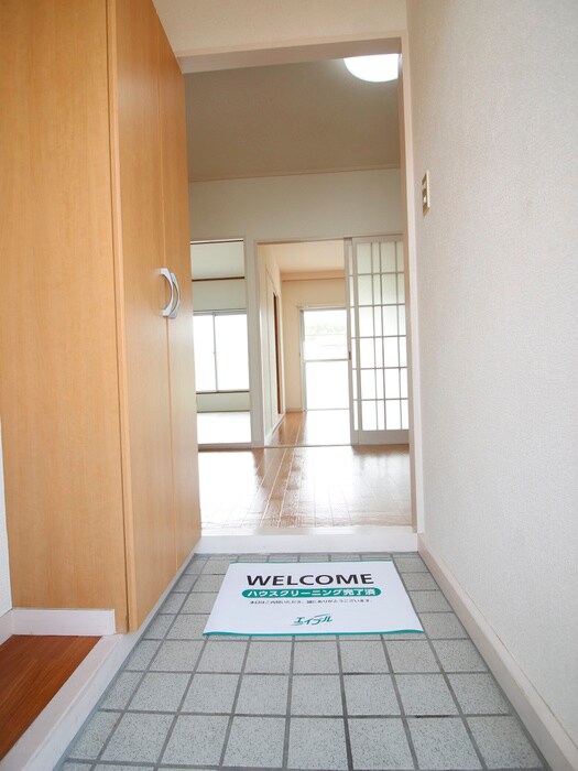 物件内観写真13　(玄関)