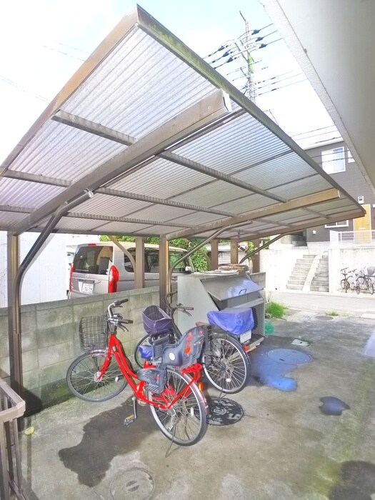 物件外観写真6　(駐輪場)