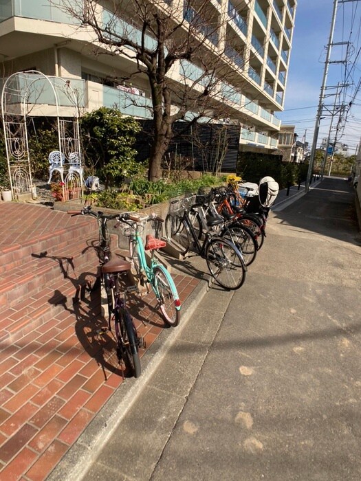 物件外観写真3　(駐輪場)