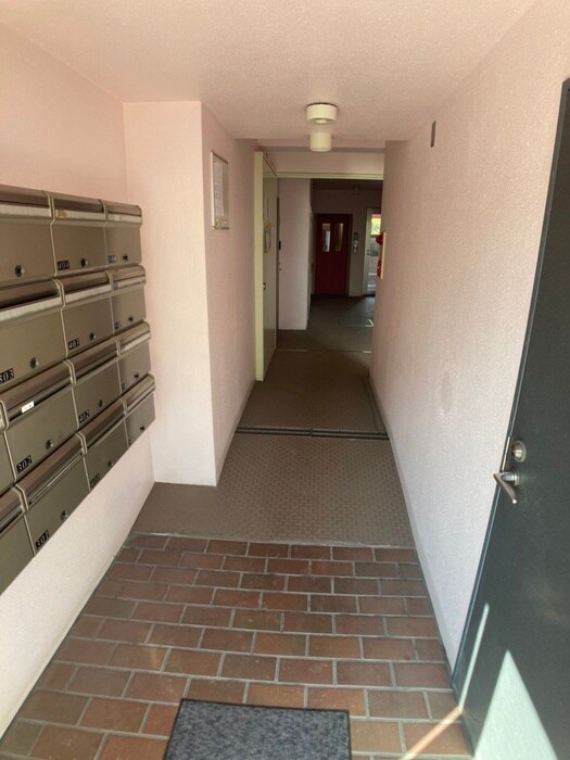 物件外観写真4　(エントランス部分)