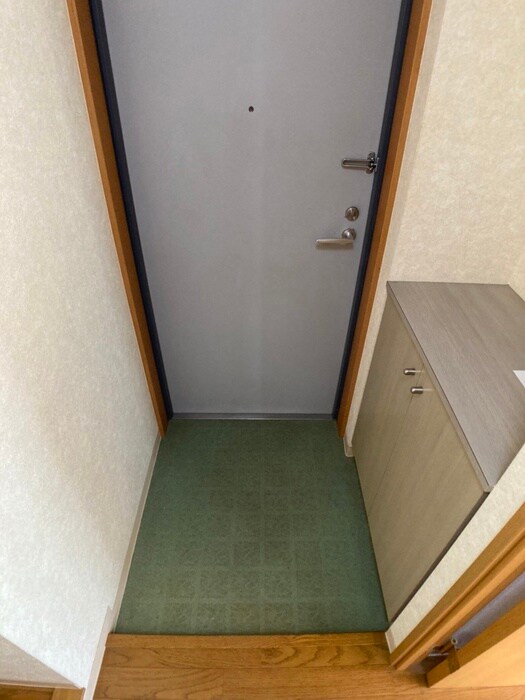 物件内観写真12　(玄関)