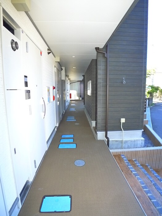 物件外観写真5　(エントランス部分)