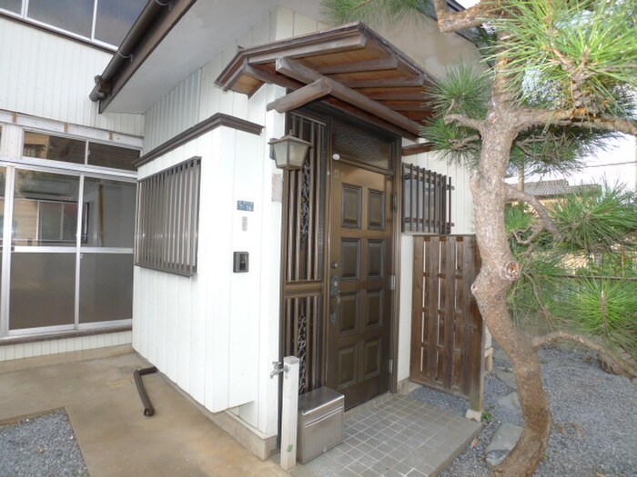 物件外観写真4　(エントランス部分)