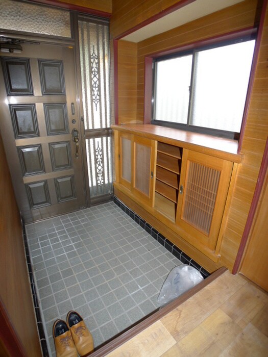 物件内観写真12　(玄関)