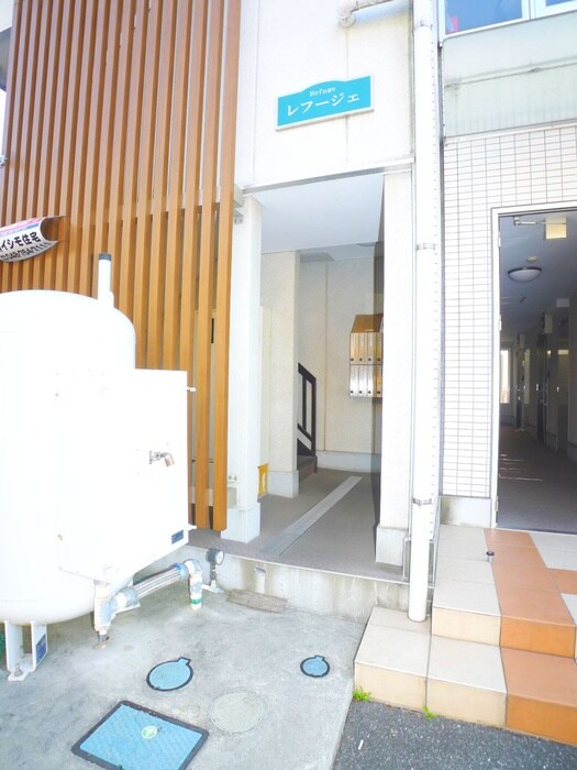 物件外観写真5　(エントランス部分)