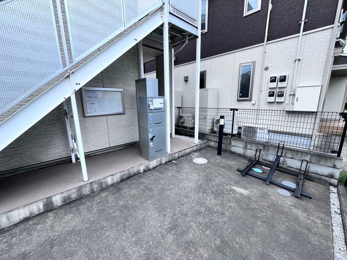 物件外観写真4　(駐輪場)