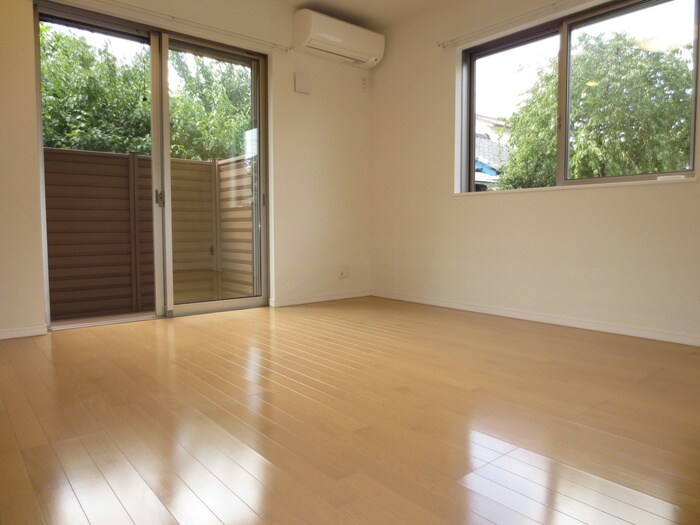 物件内観写真3　(居室)