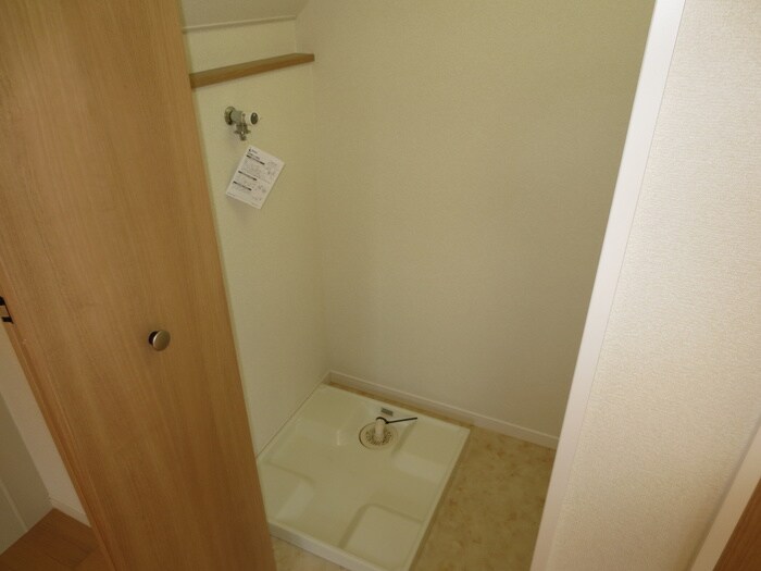物件内観写真10　(洗濯機置場)