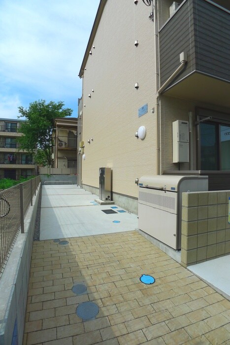 物件外観写真2　(エントランス部分)