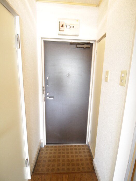 物件内観写真15　(玄関)