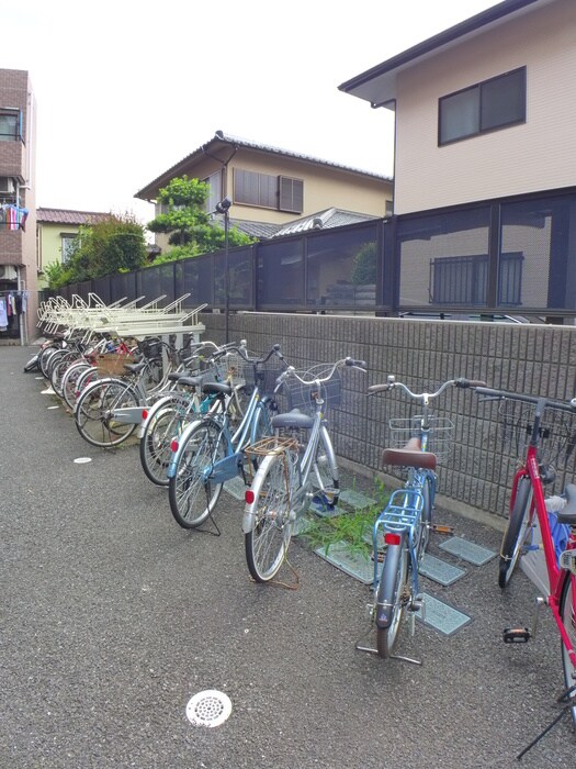 物件外観写真4　(駐輪場)