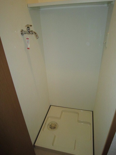 物件内観写真7　(洗濯機置場)