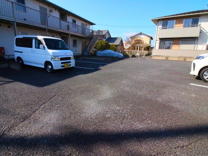 物件外観写真4　(駐車場)