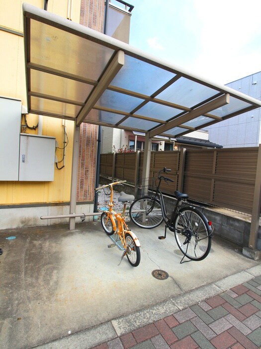 物件外観写真5　(駐輪場)