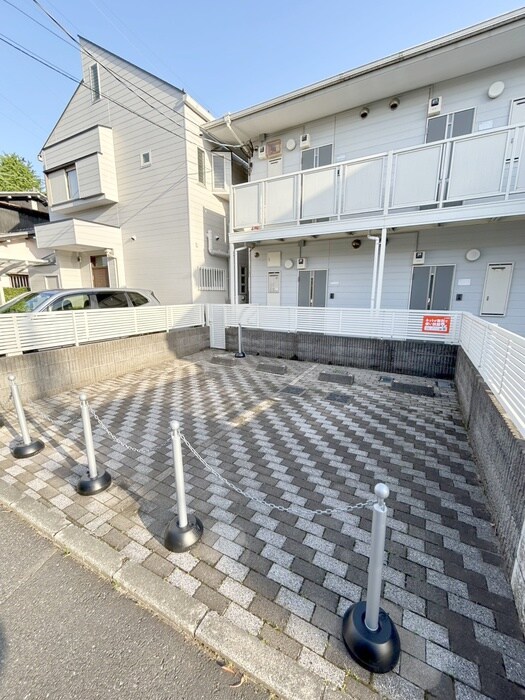 物件外観写真3　(駐車場)