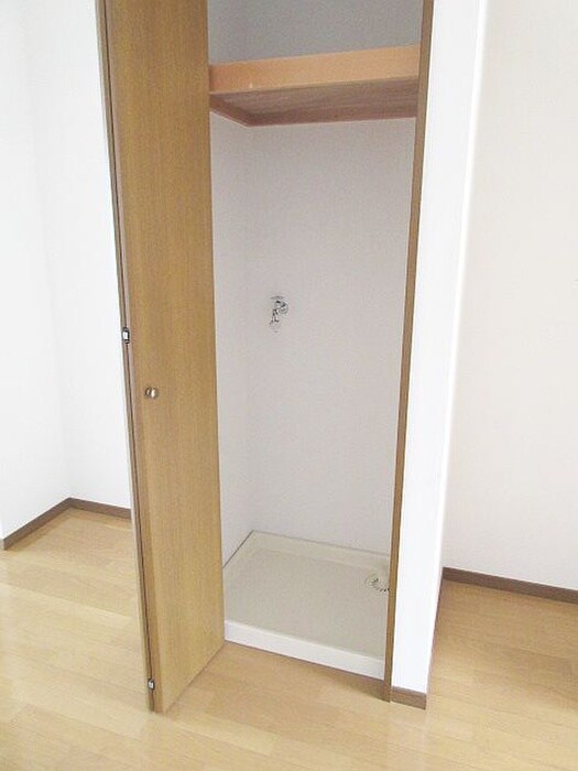 物件内観写真16　(洗濯機置場)