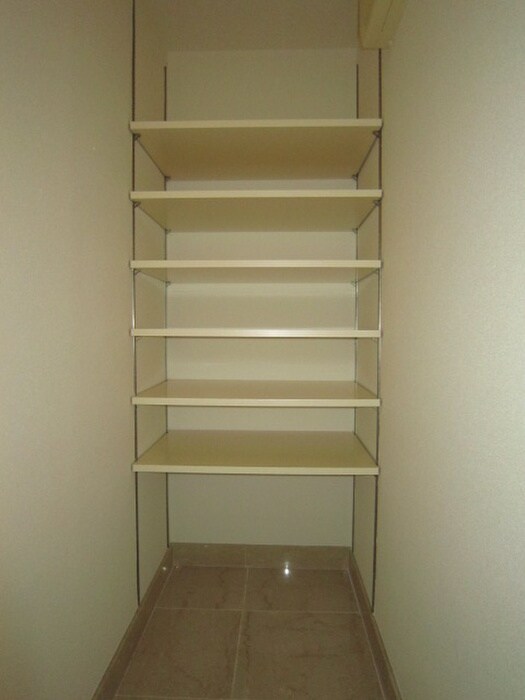 物件内観写真4　(靴箱)