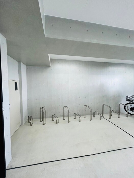 物件外観写真4　(駐輪場)