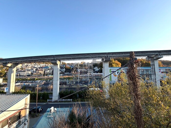 物件内観写真16　(室内からの展望)