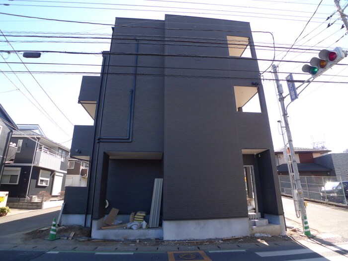 物件外観写真2　(エントランス部分)