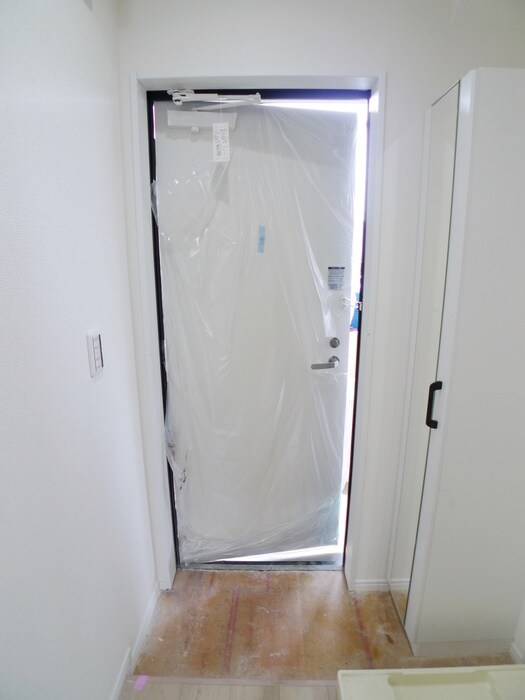 物件内観写真13　(玄関)