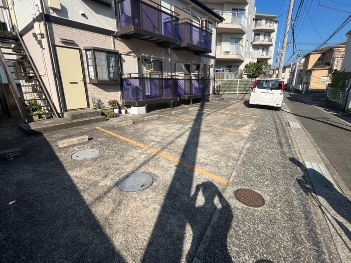 物件外観写真3　(駐車場)
