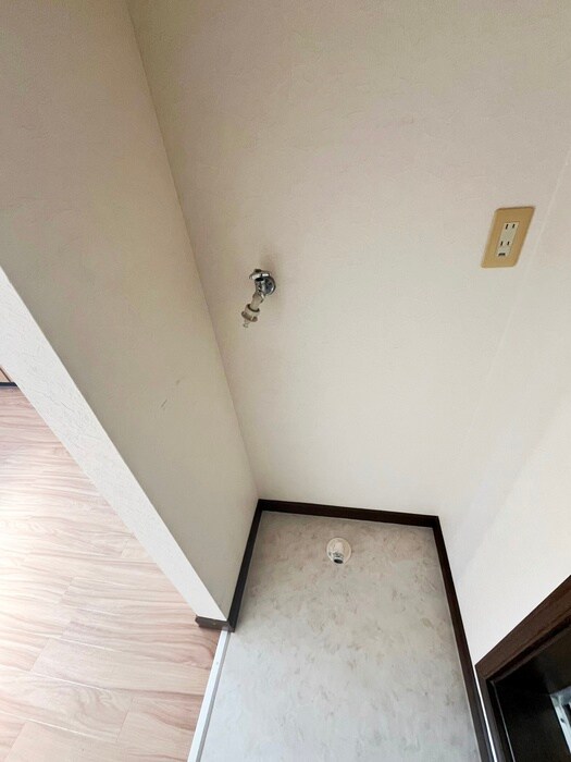 物件内観写真13　(洗濯機置場)