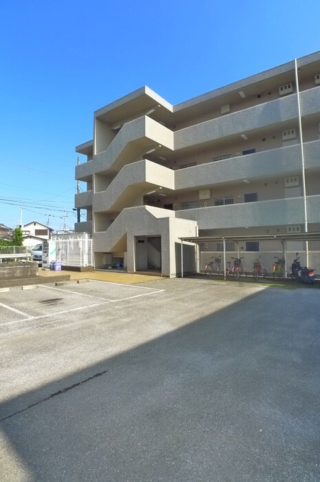 物件外観写真4　(駐車場)