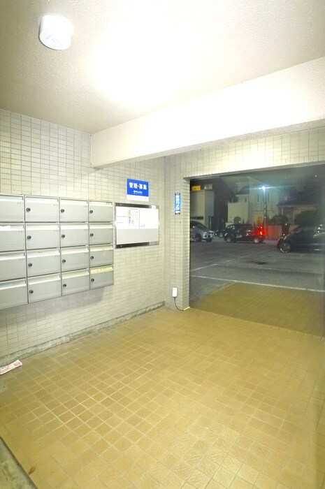 物件外観写真6　(エントランス部分)