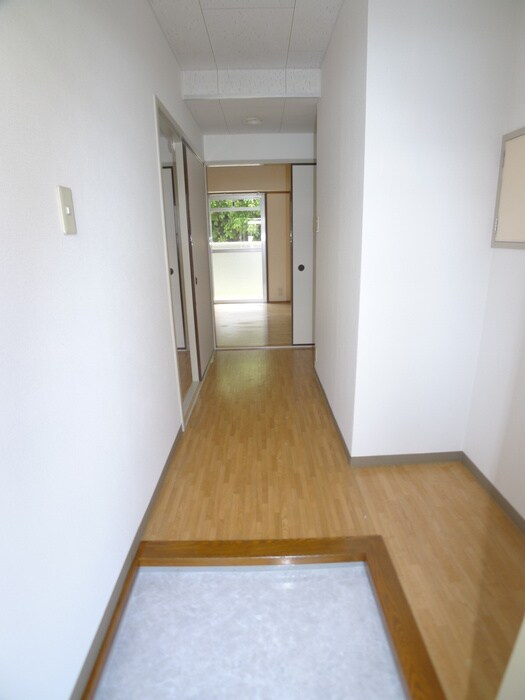 物件内観写真6　(玄関)