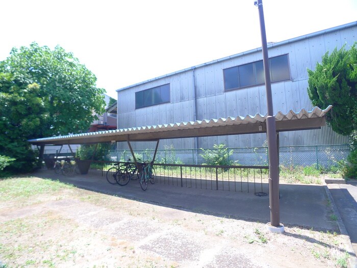 物件外観写真4　(駐輪場)